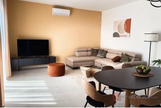 008 1021 75 Medulin modern house with pool and terrace for sale