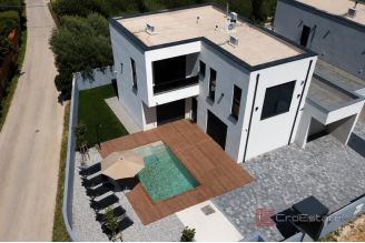 008 1021 75 Medulin modern house with pool and terrace for sale