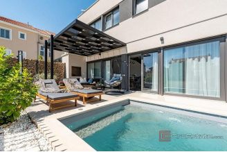 012 1033 05 Zadar Modern house with pool for sale