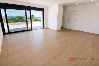 006 1033 06 Zadar Luxury apartment with private pool for sale
