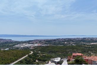 001 2047 142 Split area Building land with a sea view for sale