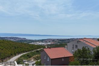 004 2047 142 Split area Building land with a sea view for sale