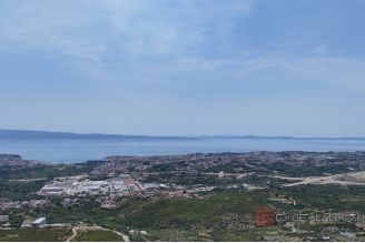 004 2047 142 Split area Building land with a sea view for sale