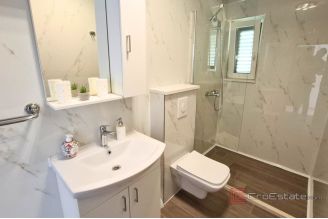 010 2121 02 makarska two bedroom apartment with sea view for sale