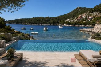 001 4822 30 Korcula Building land in the first row to the sea for sale
