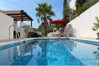 014 5539 30 Murter Two apartments with a sea view and a pool for sale