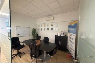 005 2057 49 Split Sucidar versatile business premises for rent