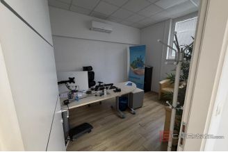 005 2057 49 Split Sucidar versatile business premises for rent