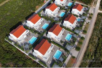 019 2056 23 Zadar Resort with eight detached villas for sale