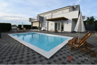 019 2056 23 Zadar Resort with eight detached villas for sale