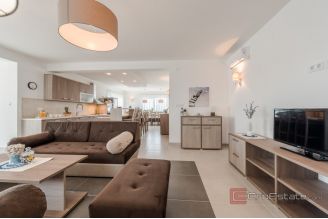 019 2056 23 Zadar Resort with eight detached villas for sale