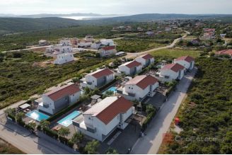 019 2056 23 Zadar Resort with eight detached villas for sale