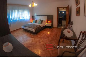 07 4670 30 Split apastment for sale center