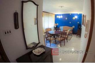07 4670 30 Split apastment for sale center