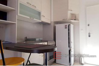 007 2015 68 studio apartment split