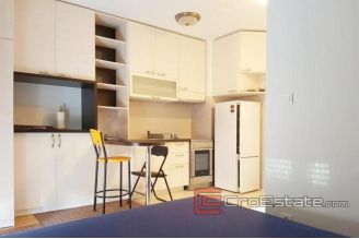 007 2015 68 studio apartment split