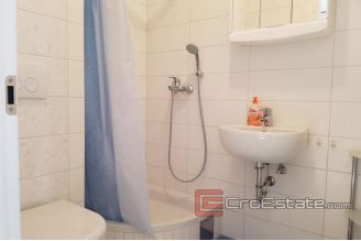 007 2015 68 studio apartment split