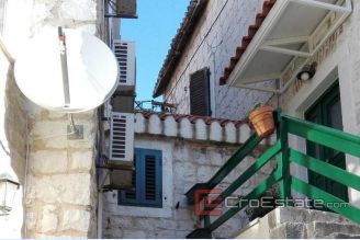 01 2021 60 stone house split