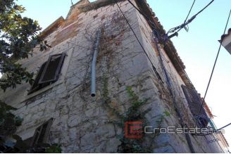 07 2021 60 stone house split