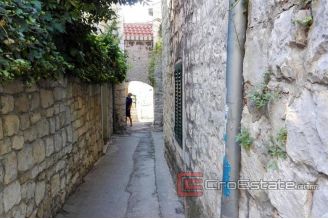 07 2021 60 stone house split