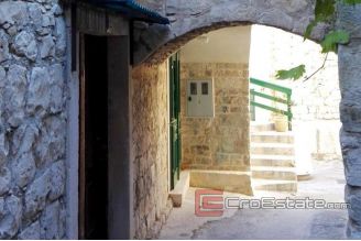 07 2021 60 stone house split