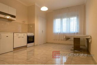 009 2018 83 split two bedroom apartment for sale