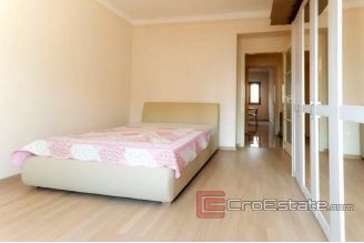 009 2018 83 split two bedroom apartment for sale