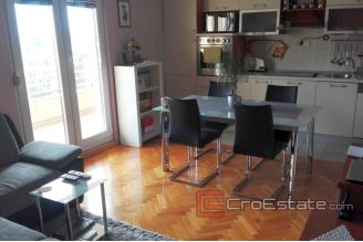 007 2015 71 split three bedroom apartment for sale