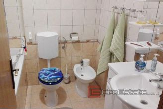 007 2015 71 split three bedroom apartment for sale